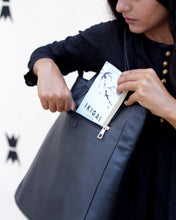 Load image into Gallery viewer, Marvelous Tote Black
