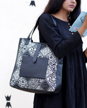 Load image into Gallery viewer, Marvelous Tote Black
